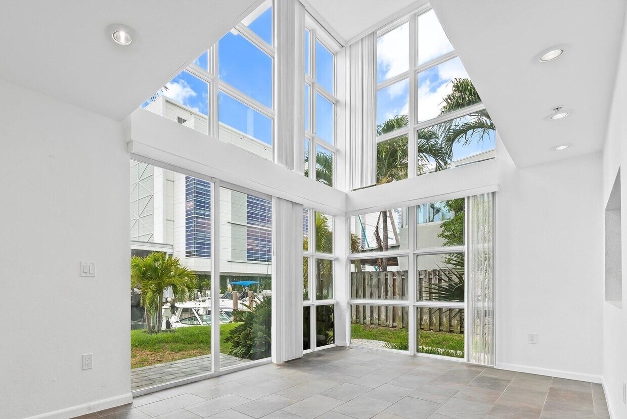 Foto principal - 1490 SE 15th St