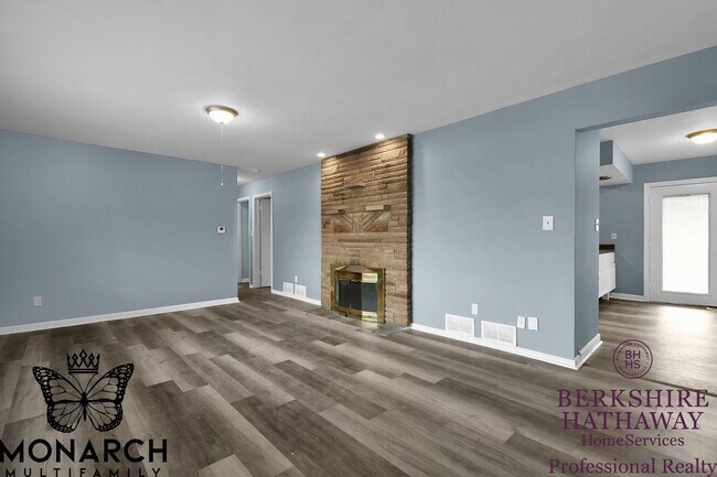 Foto del edificio - 3 Bedroom Home For Rent