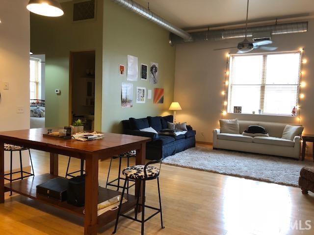 Building Photo - 213 N Walnut St