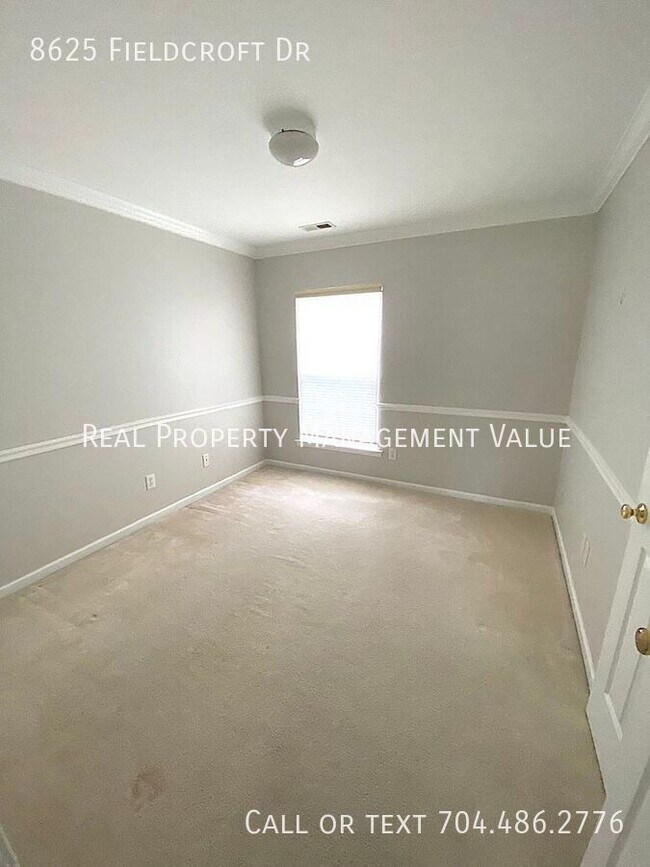 Foto del edificio - 8625 Fieldcroft Dr
