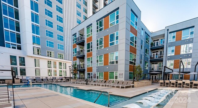 550 E Brooklyn Vlg Ave Unit Tower-Sidecar, Charlotte, NC 28202 - Room ...