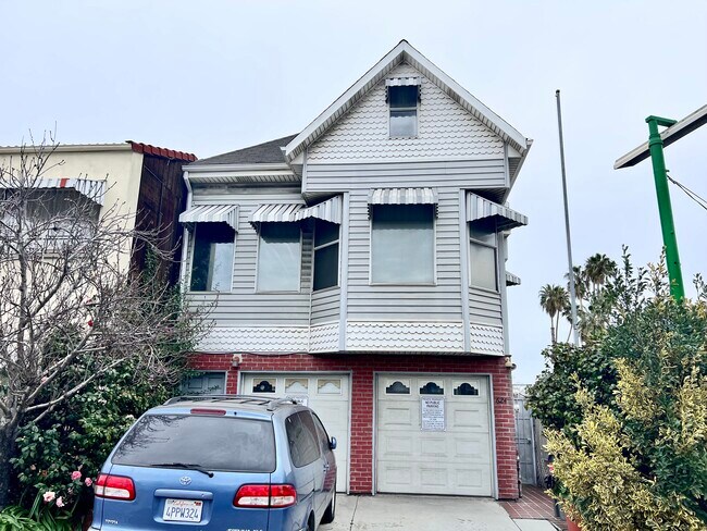Building Photo - 624 Oak St