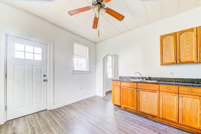 Foto del edificio - Available June 2024 - Spacious 3 Bedroom, ...