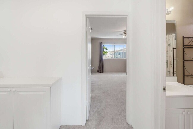 Building Photo - 3BR/2.5BA Townhome w/ 2-Car Garage & Solar – Ewa Beach