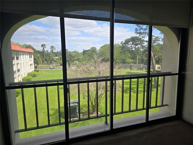 Foto del edificio - 2700 Bayshore Blvd