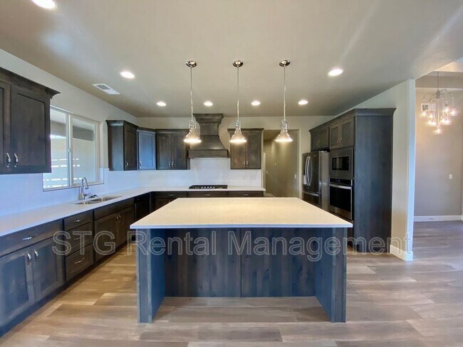 Building Photo - 1619 W 650 S
