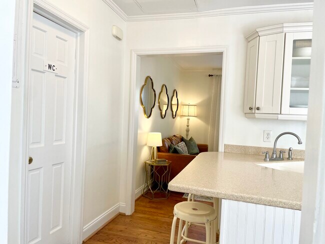 217 - 215 W Taylor St