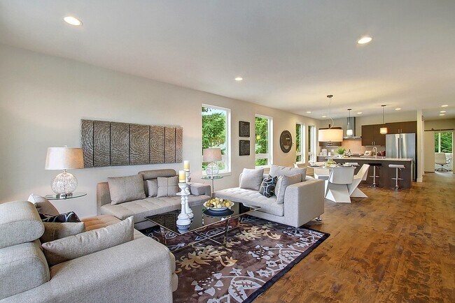 Building Photo - Luxurious 4 Bedroom Home with 2 Car Garage