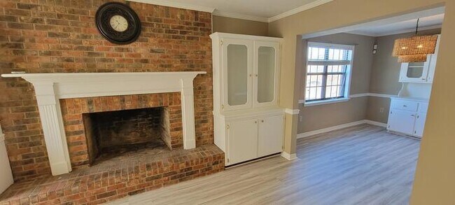 Building Photo - 704 Wicklow Pl