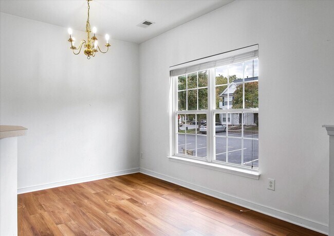 Foto del edificio - RENOVATED HOME IN WEST END OF HENRICO COUNTY