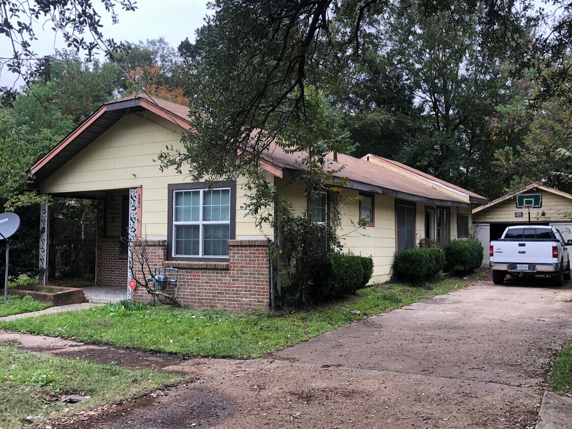 Primary Photo - 610 N 6th St