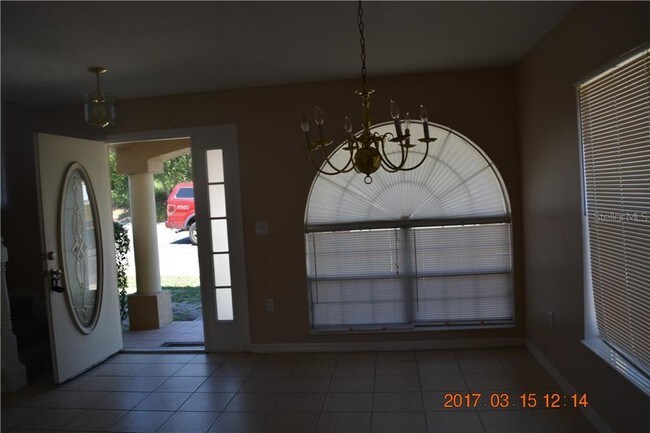 Foto del edificio - 957 E Main St