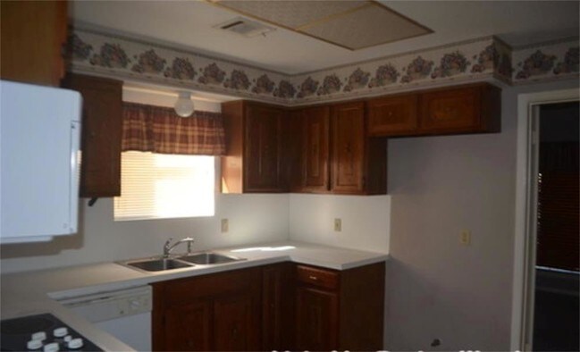 Building Photo - 16306 Hickory Knoll Dr