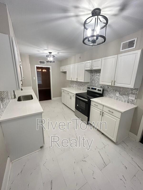 Building Photo - 2731 Central Ave