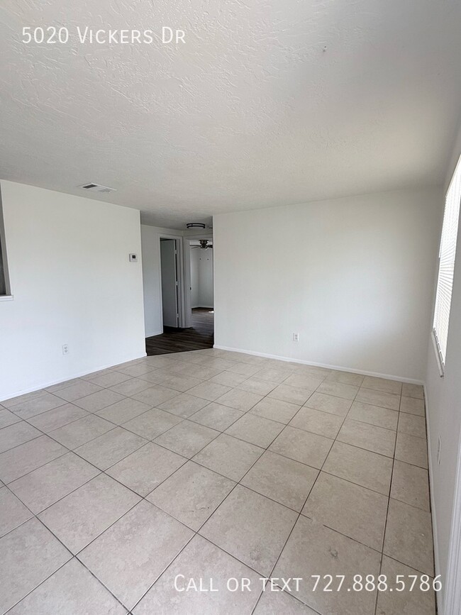 Building Photo - 5020 Vickers Dr