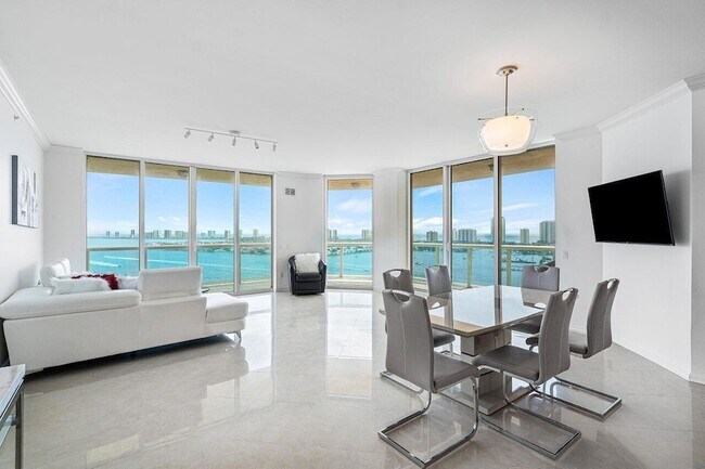 Foto del edificio - 2650 Lake Shore Dr