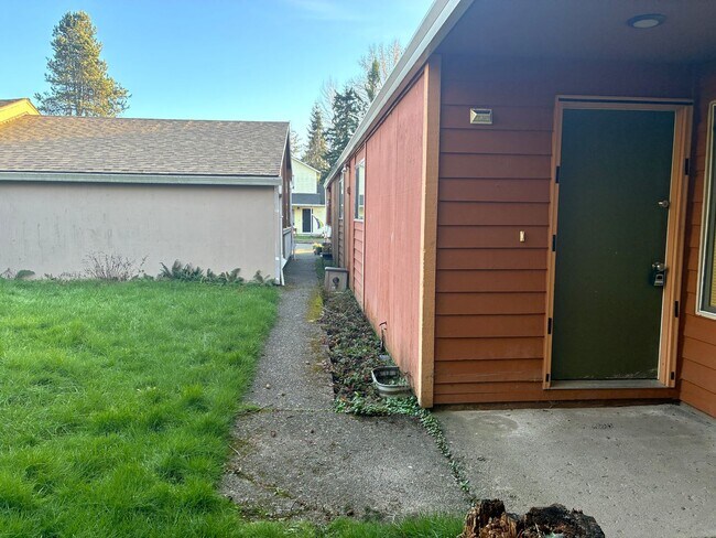 Building Photo - Spacious 3-Bedroom Home in Prime highly sought-after West Linn community