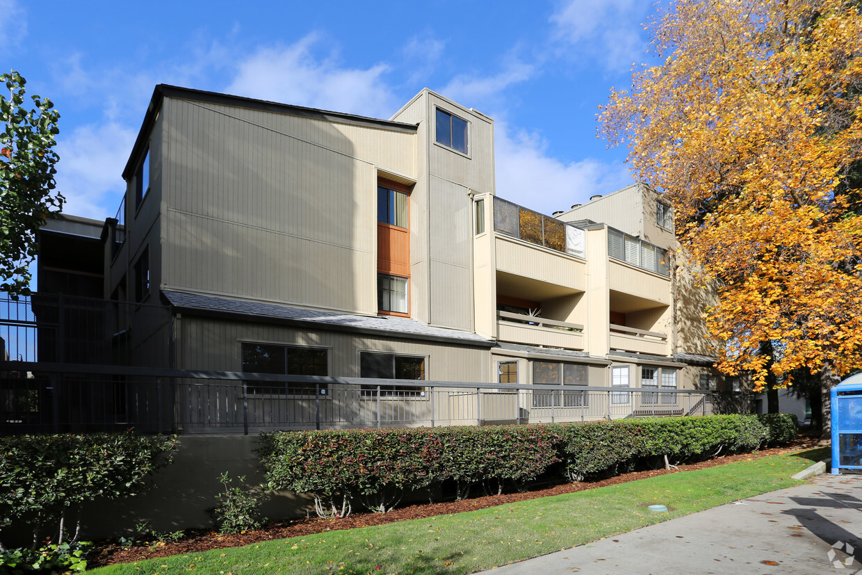 Primary Photo - Sutter Place Condominiums