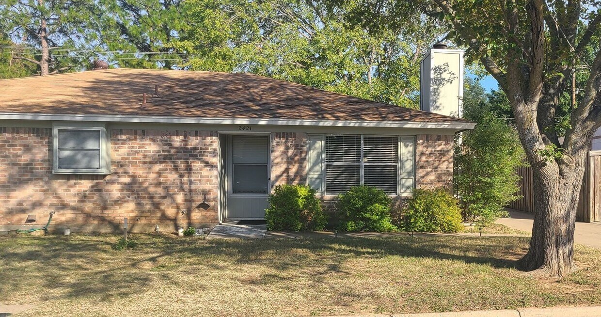2421 Lido Ln, Arlington, TX 76015 Townhome Rentals in Arlington TX