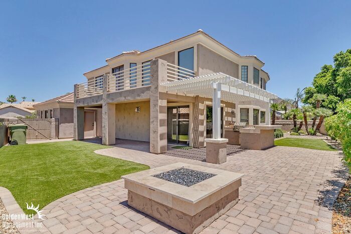 Foto principal - Modern 3bdm 3ba Home with Stylish Upgrades