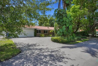Building Photo - 5721 SW 59th Pl
