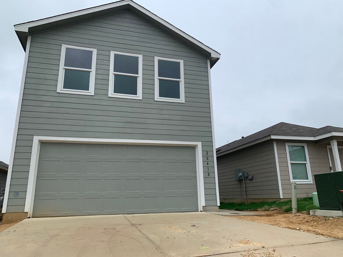 Front Elevation - 20418 Onyx Ring