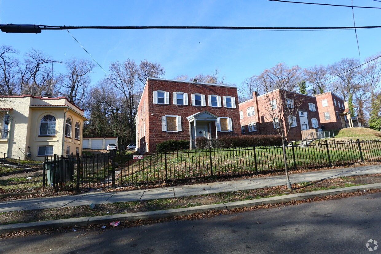 Building Photo - 2899 Hartford St SE