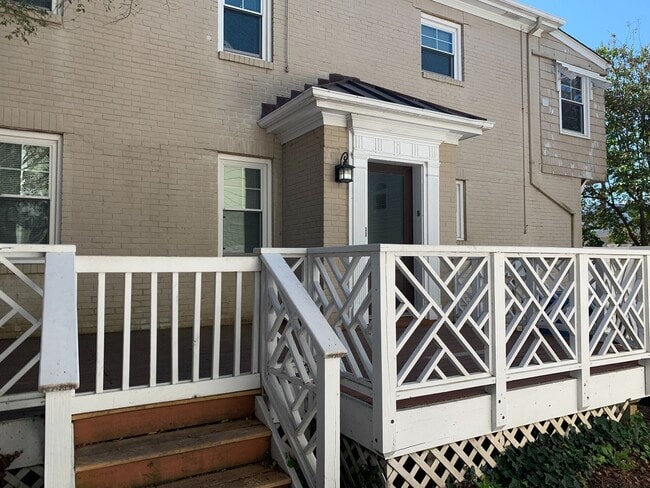 Building Photo - 2216 Baltic Ave