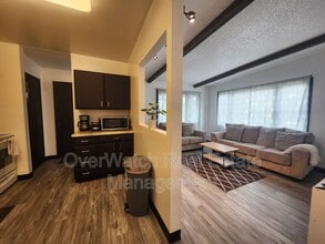 Building Photo - 3105 W 33rd Ave
