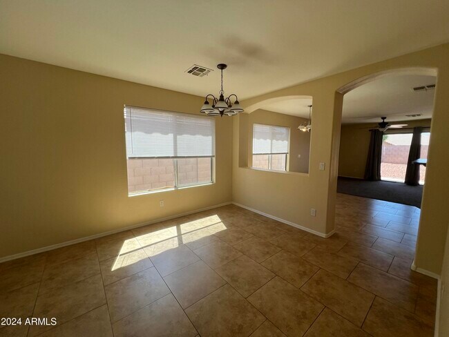 Foto del edificio - 23009 W Cocopah St
