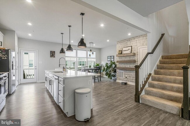 Building Photo - 3760 Charterhouse Alley