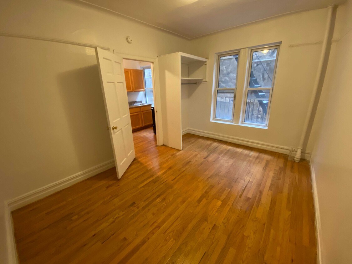 Primary Photo - 370 Bedford Ave