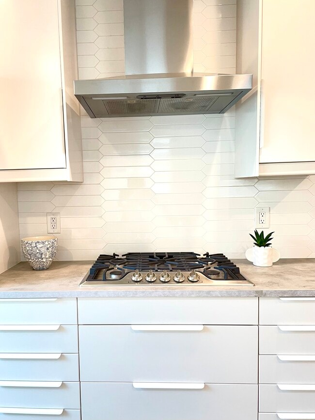 5-Burner Stove - 206 W Maple Ave