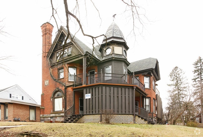 Building Photo - 1136 Prospect St