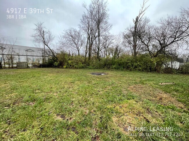 Foto del edificio - 3 Bedroom spacious backyard; plenty of roo...