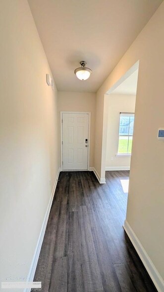 Foto del edificio - 708 Mill Creek Cir