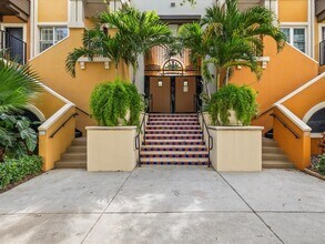 Building Photo - 200 4th Ave S