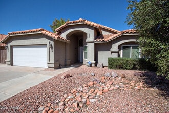 Building Photo - 506 W Navarro Ave