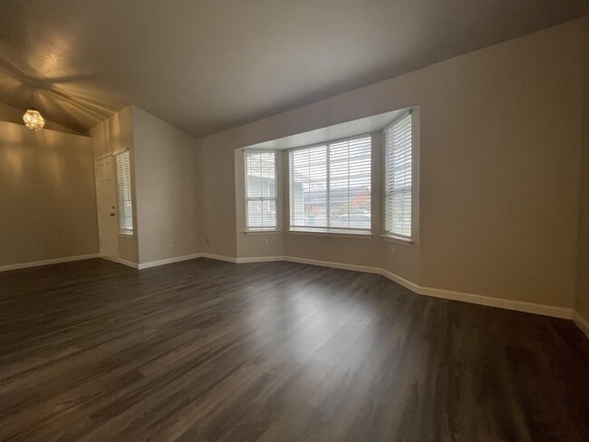 Building Photo - 13 Capshaw Ct