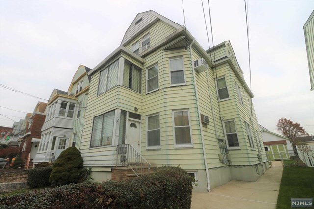 Primary Photo - 624 Elm St