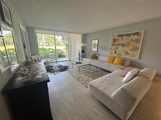 Foto del edificio - 4017 N Cypress Dr