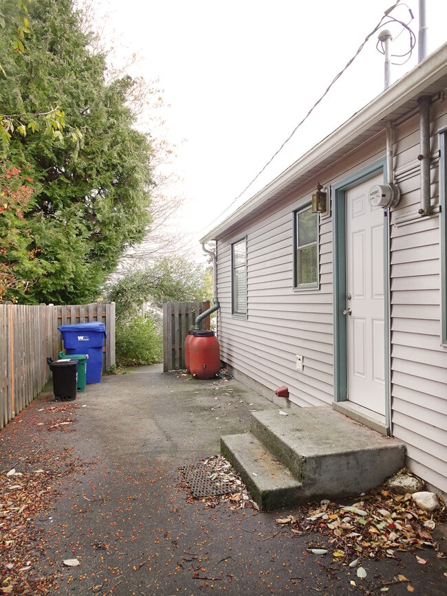 Building Photo - 9620 34th Ave SW