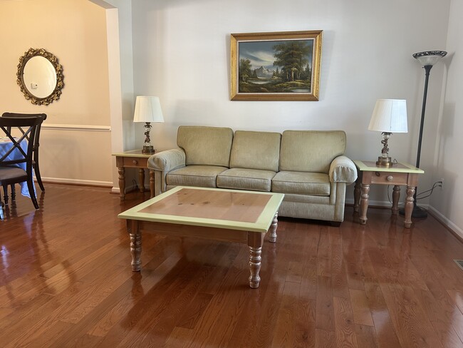 Foto del edificio - 930 Rainier Rd