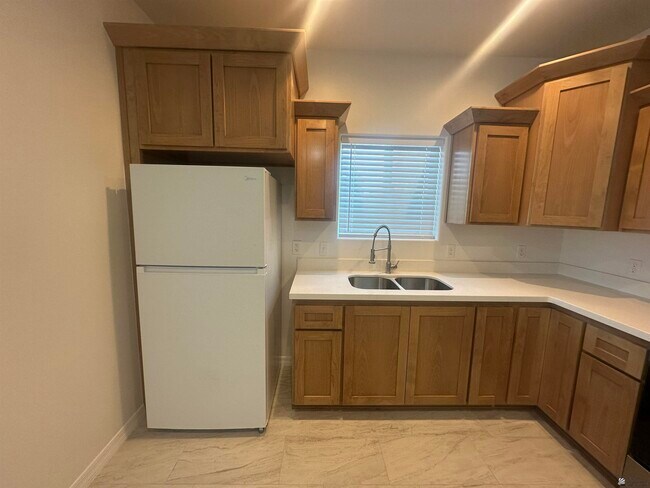 Building Photo - 448 S 17th Ave