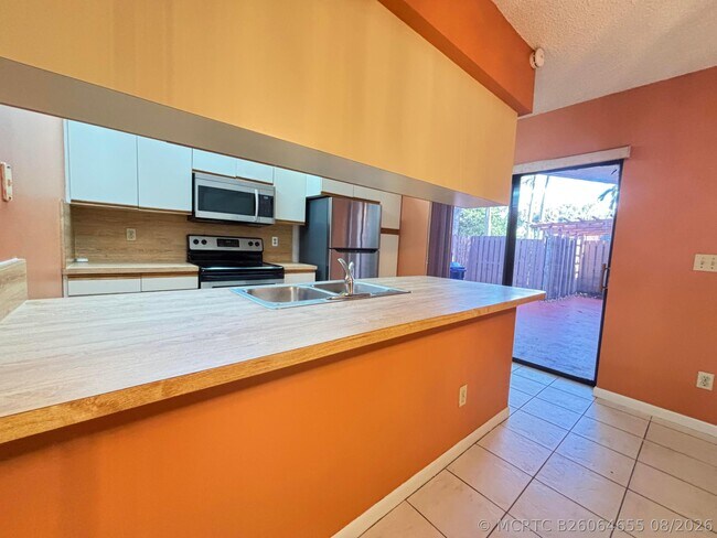 Foto del edificio - 1701 S Coral Terrace
