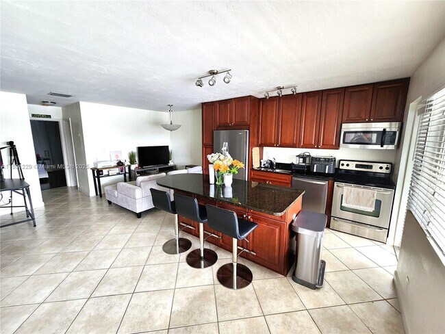 Foto del edificio - 2895 NE 32nd St