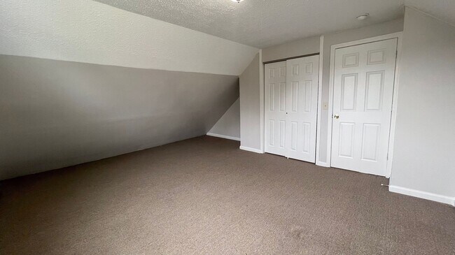 Foto del edificio - Four Bedroom Single-Family Home
