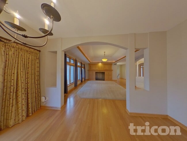 Building Photo - 1202 Adrian Dr