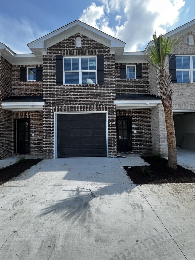 Building Photo - 420 Wren Crest Ln