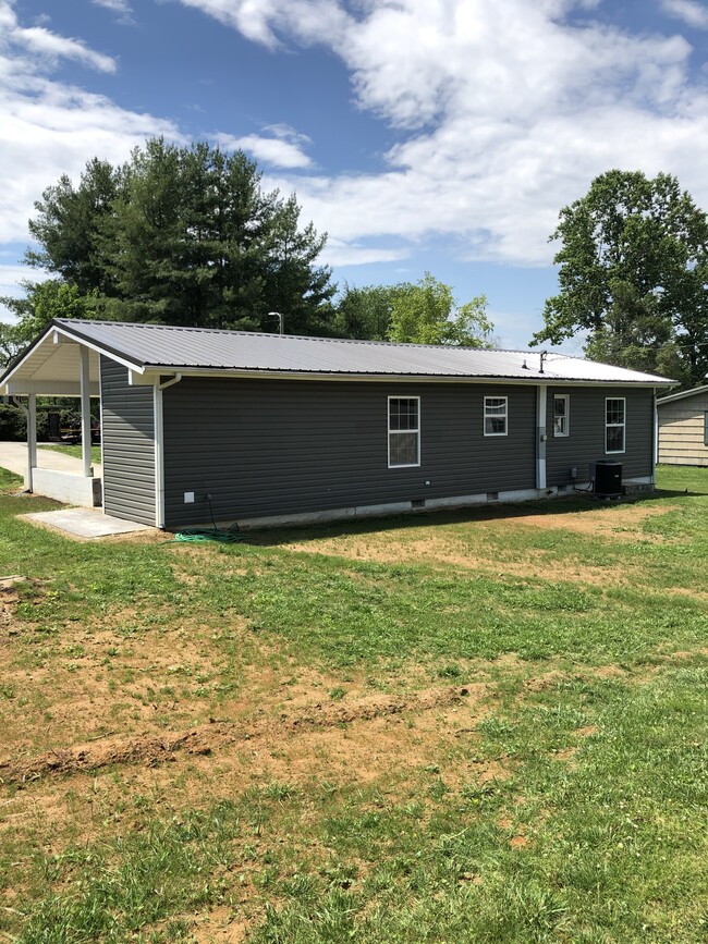Building Photo - 31 Crest Dr